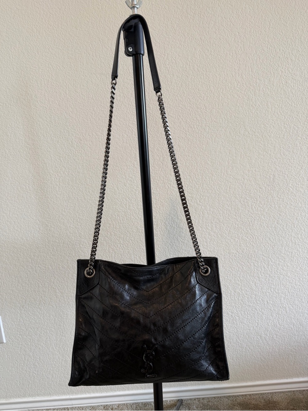 Saint Laurent Large Black Quilted Glossy Leather Niki Shoulder Bag - Picture 2 of 16